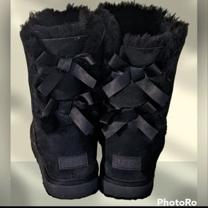 UGG Bailey Bow Short Boots Size 10 NWOT